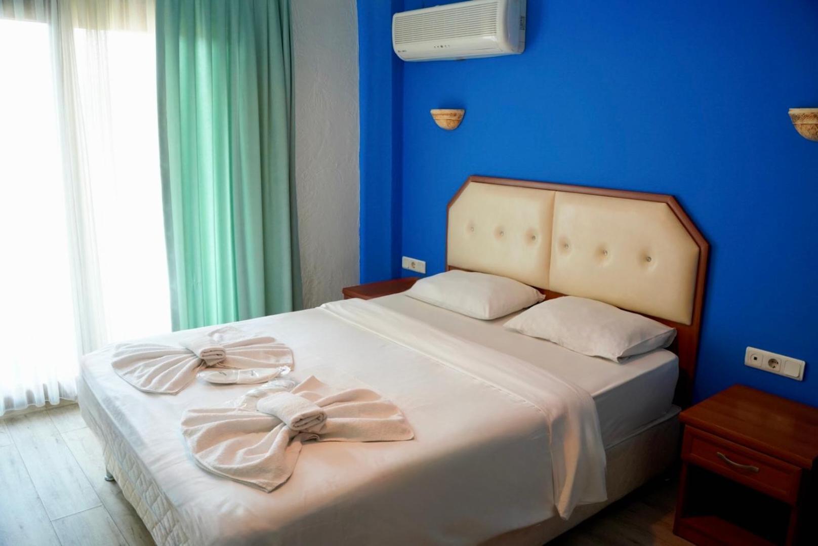 Rebetika & Bistro Hotel 3*