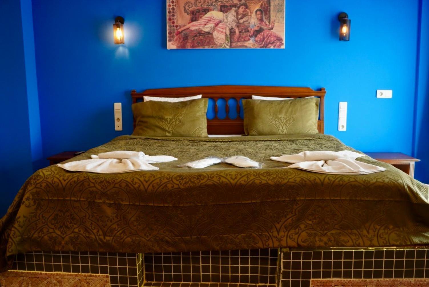 Hotel Rebetika & Bistro 3*