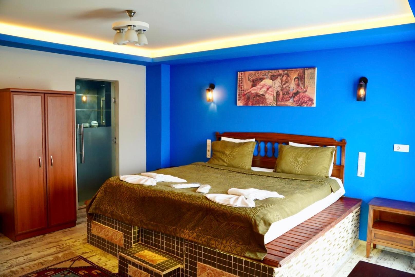 Rebetika & Bistro Hotel 3*