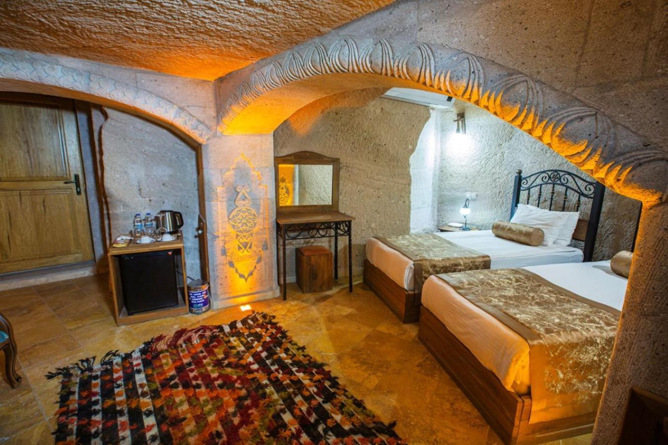 Caldera Cave & Restaurant Hotel