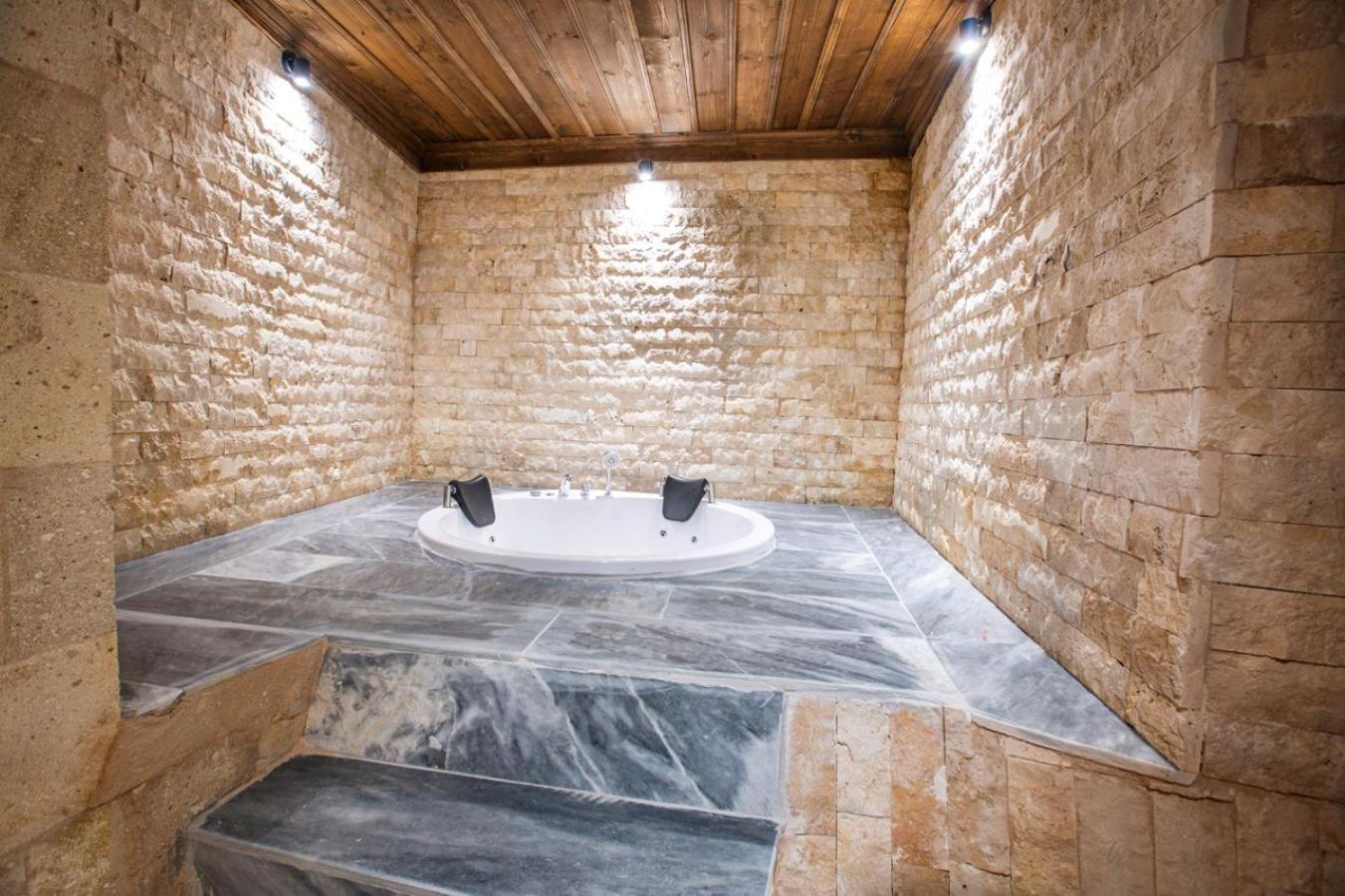 Hotel Caldera Cave & Restaurant