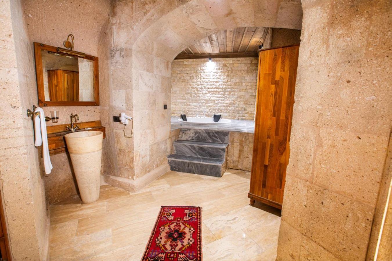 Caldera Cave & Restaurant Hotel 4*
