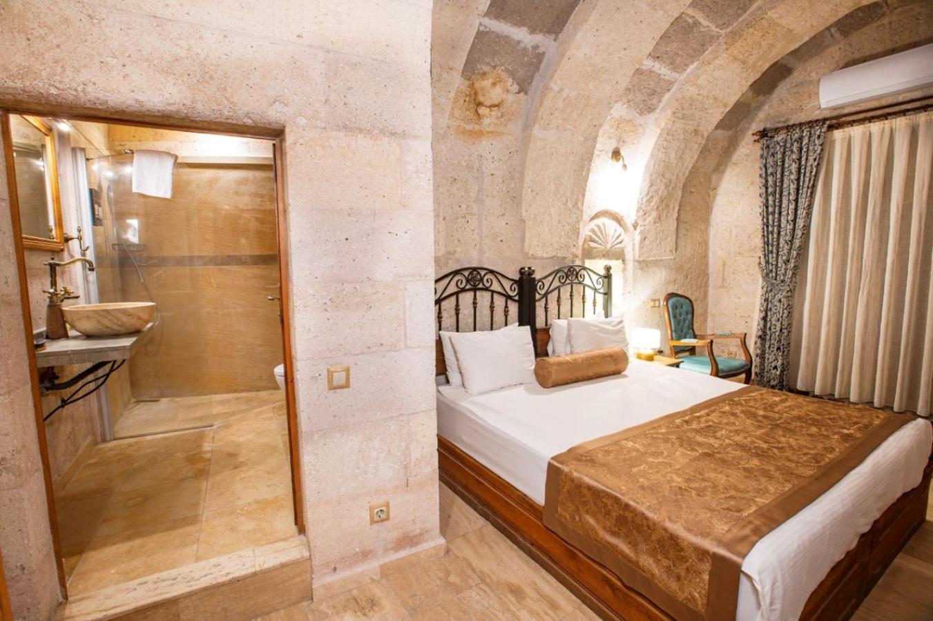 Hotel Caldera Cave & Restaurant 4*