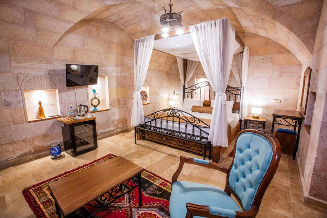 Caldera Cave & Restaurant