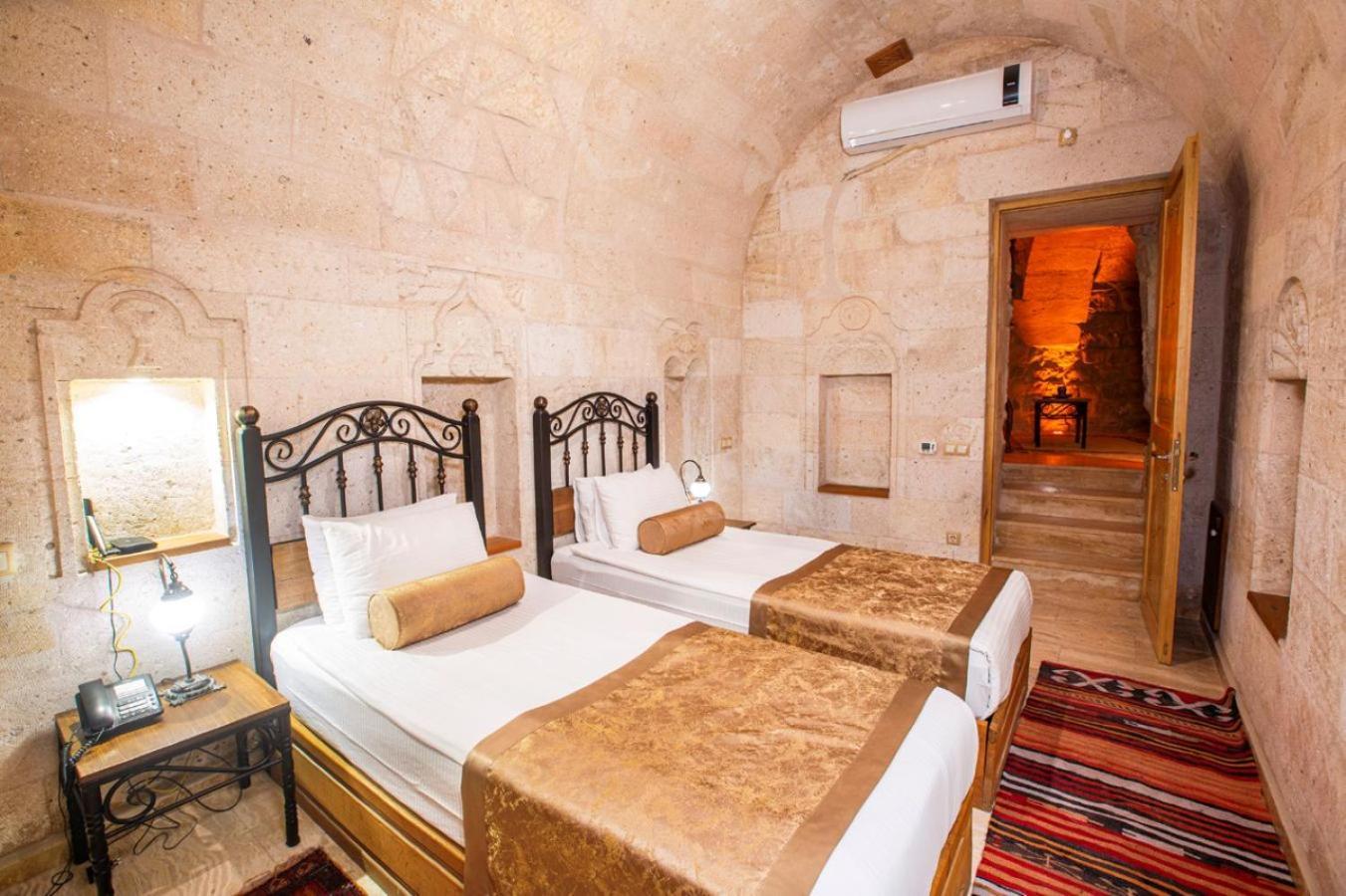 Caldera Cave & Restaurant Hotel