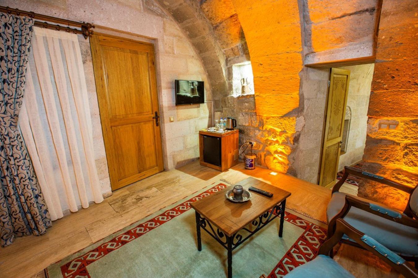 Caldera Cave & Restaurant 4*