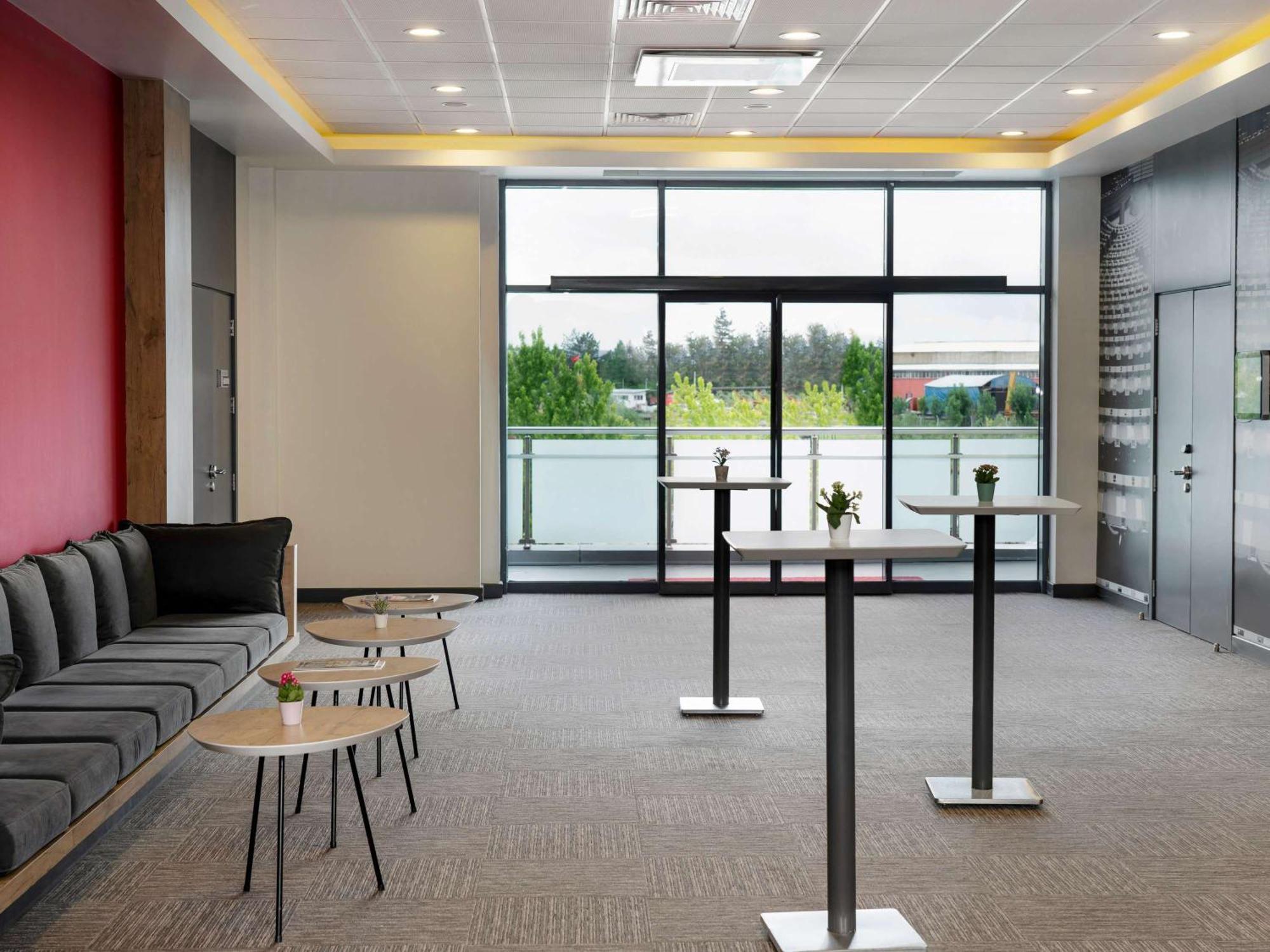 Ibis Airport 3*
