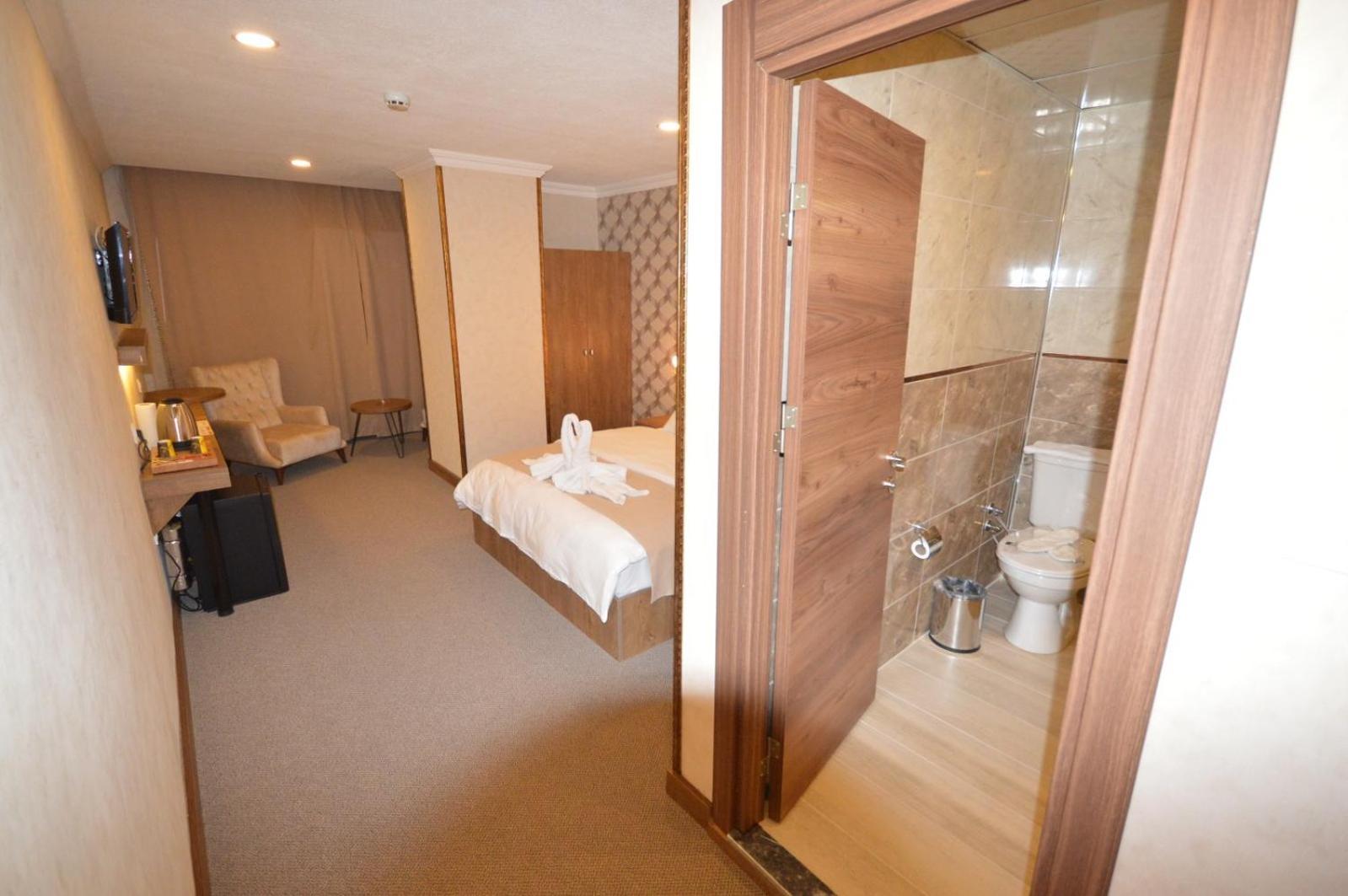 Arsisa Hotel *