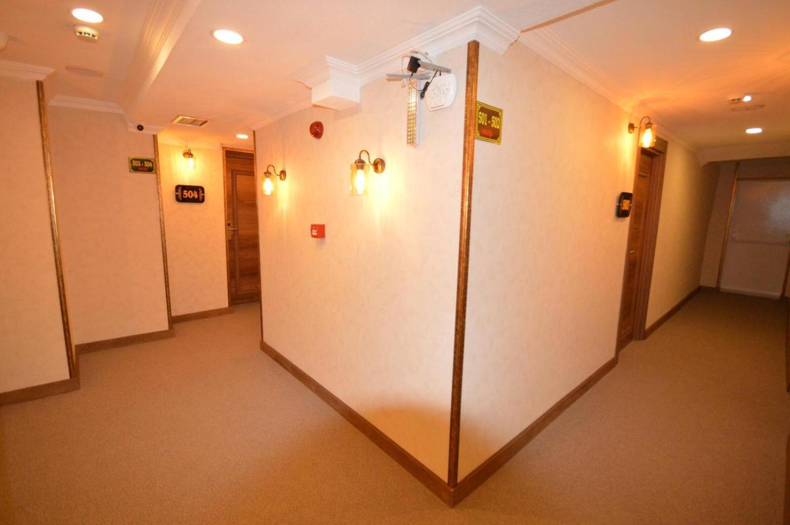 Arsisa Hotel *