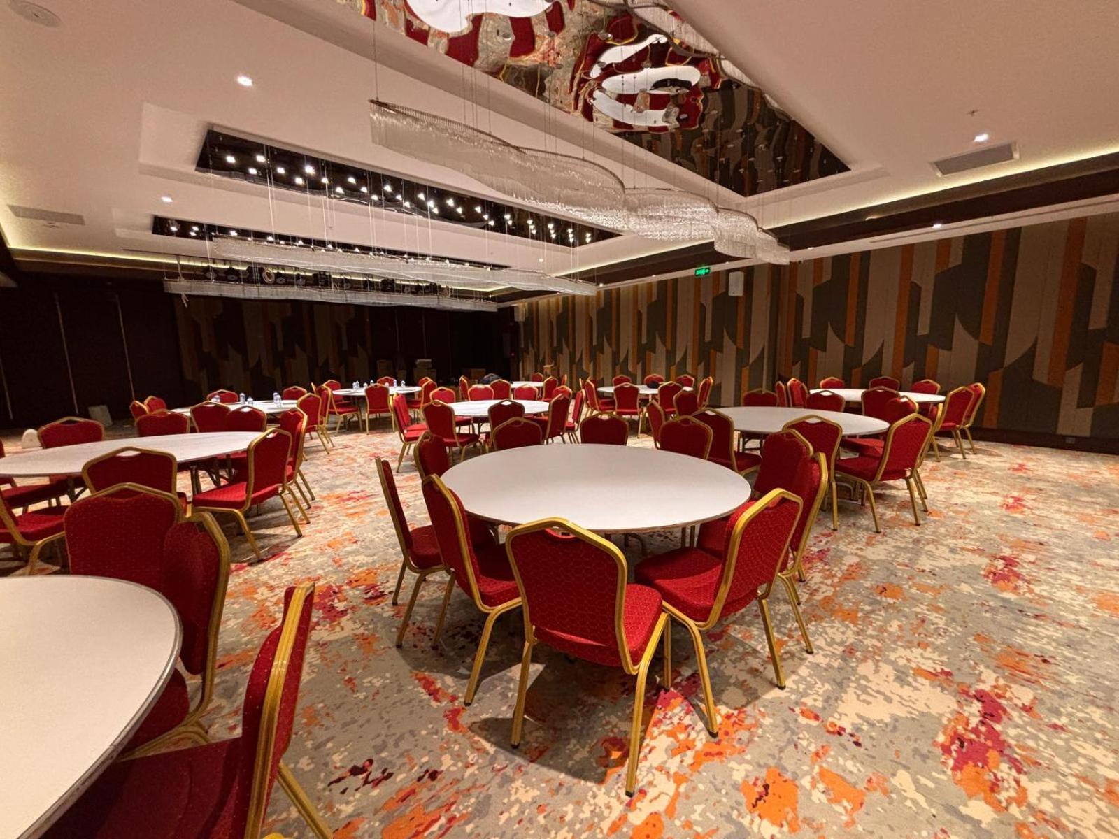Wyndham Hotel *