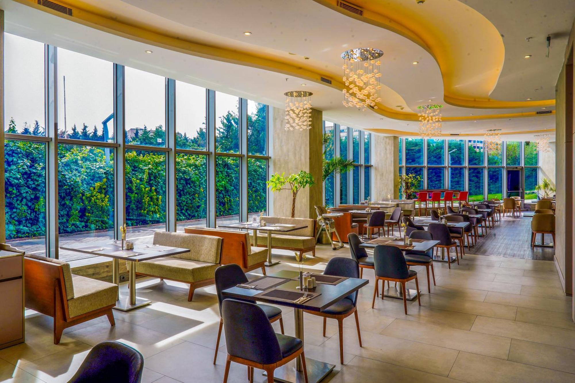 Hotel Ramada Encore Bayrampasa 4*