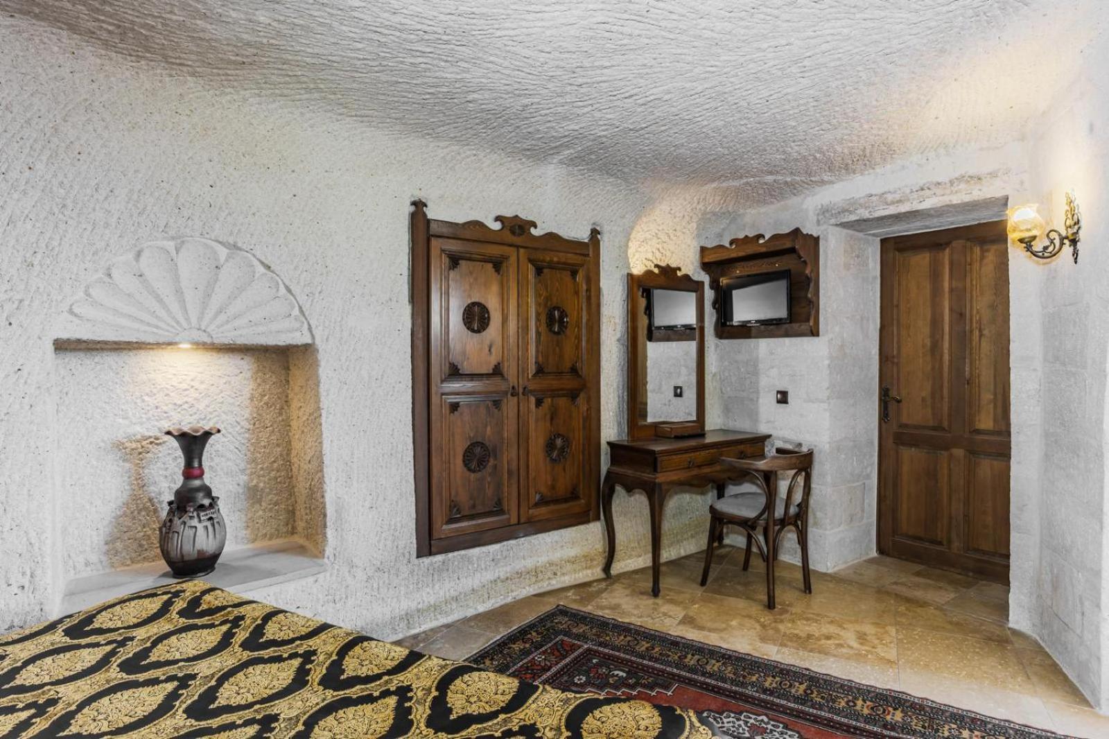 Phocas Cave Hotel