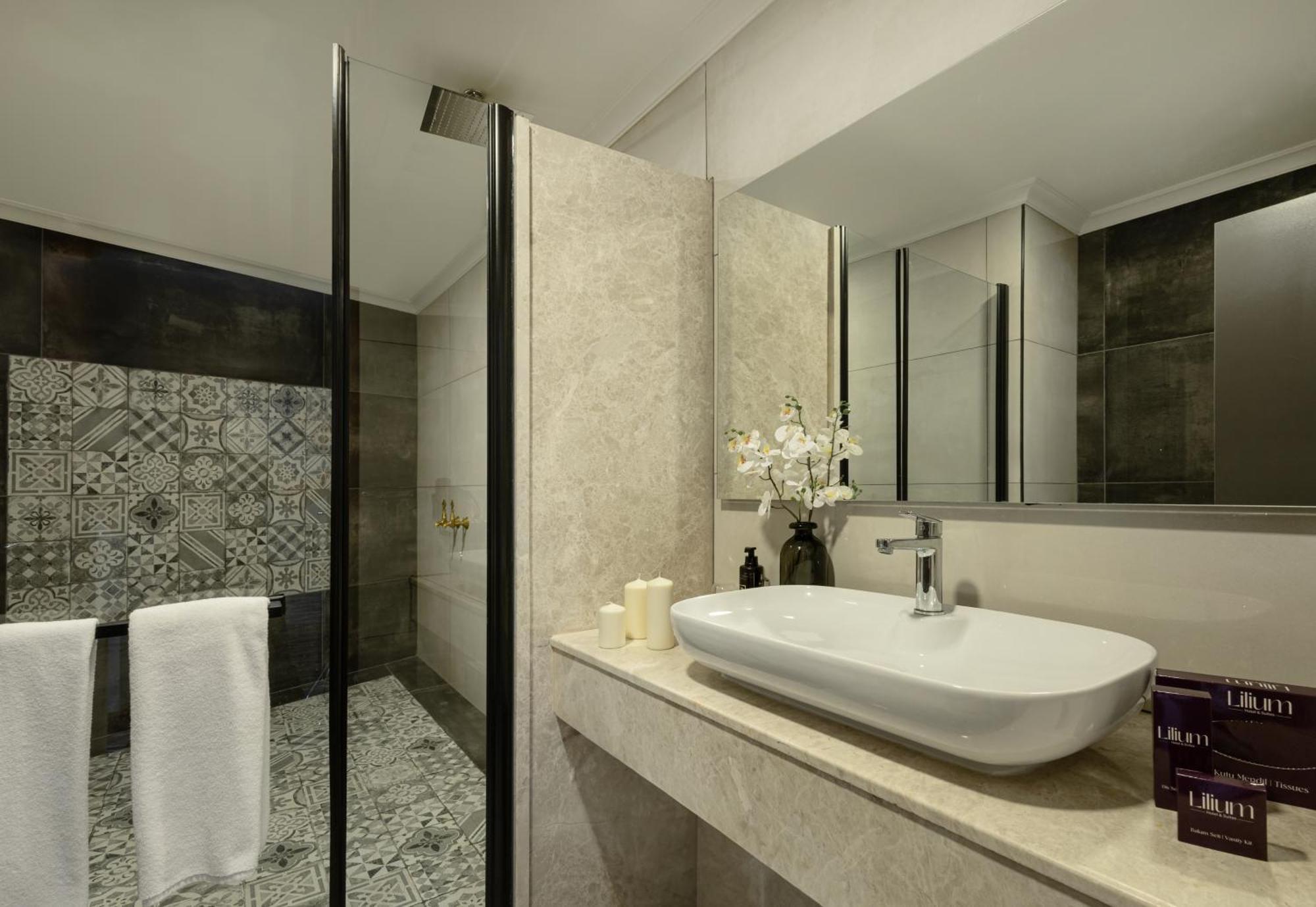 Hotel Lilium & 4*