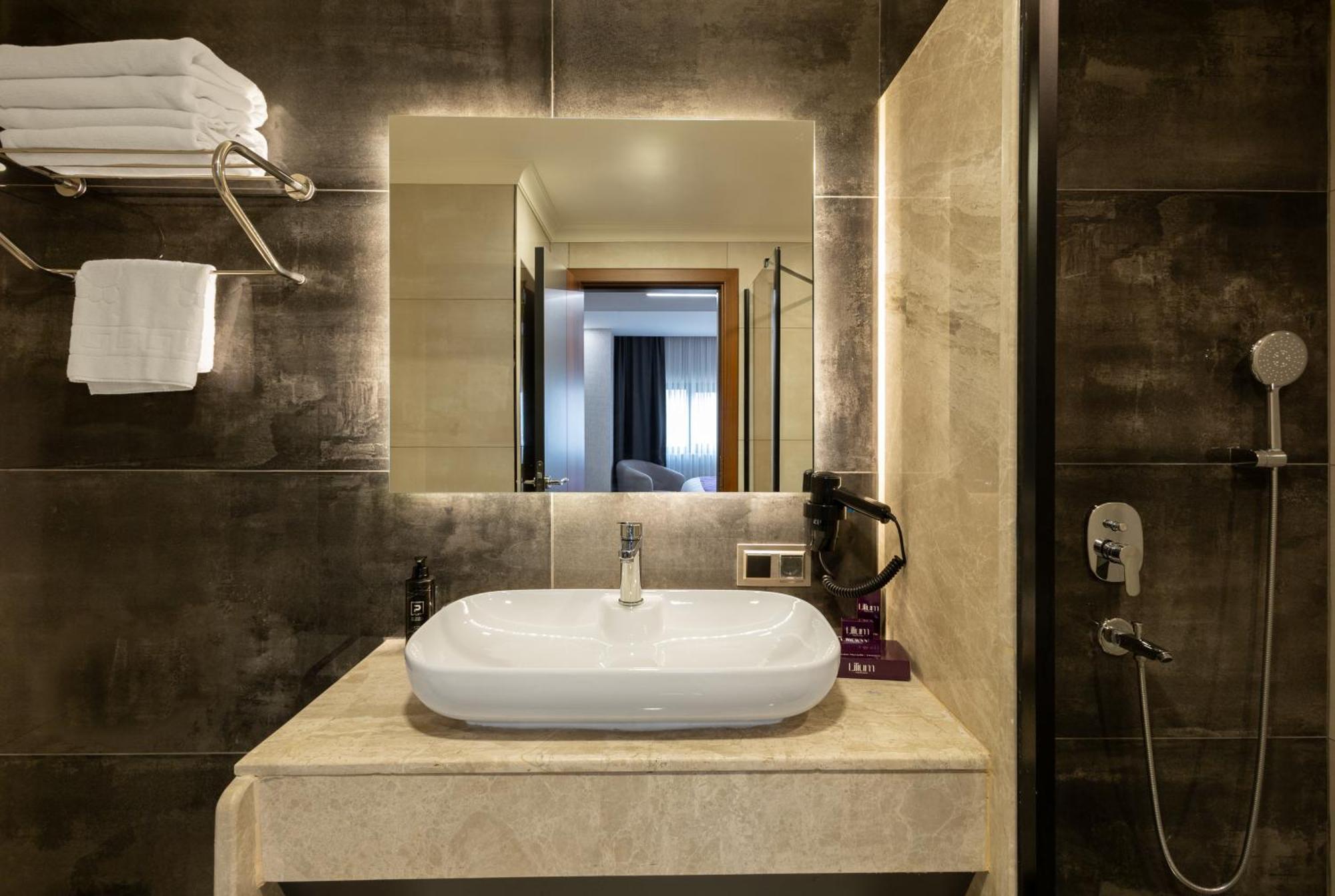 Hotel Lilium & 4*