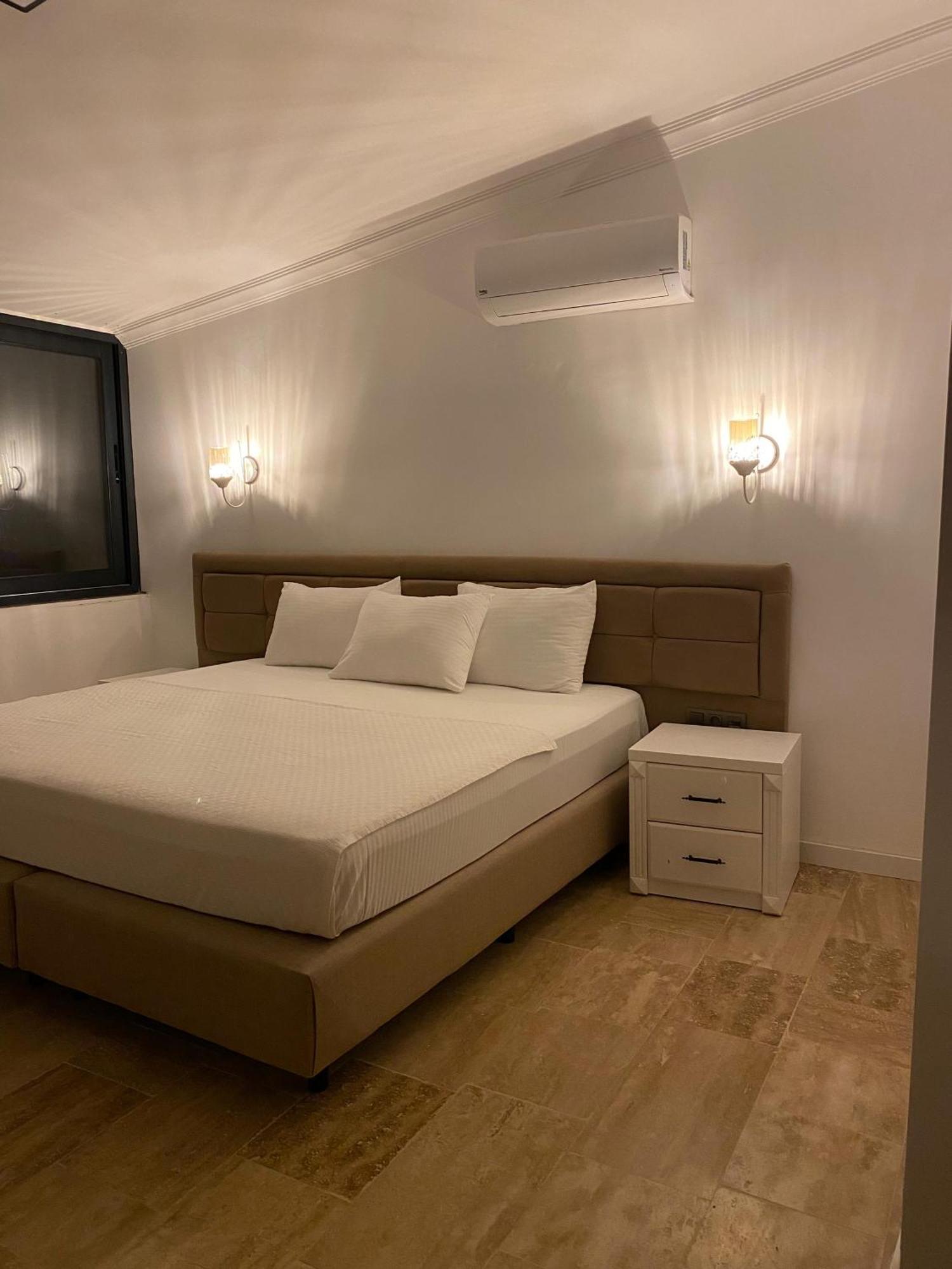 Hotel Lotus Port *
