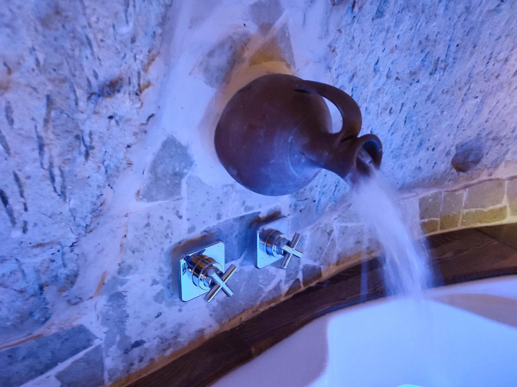Euphoria Cave House Nar