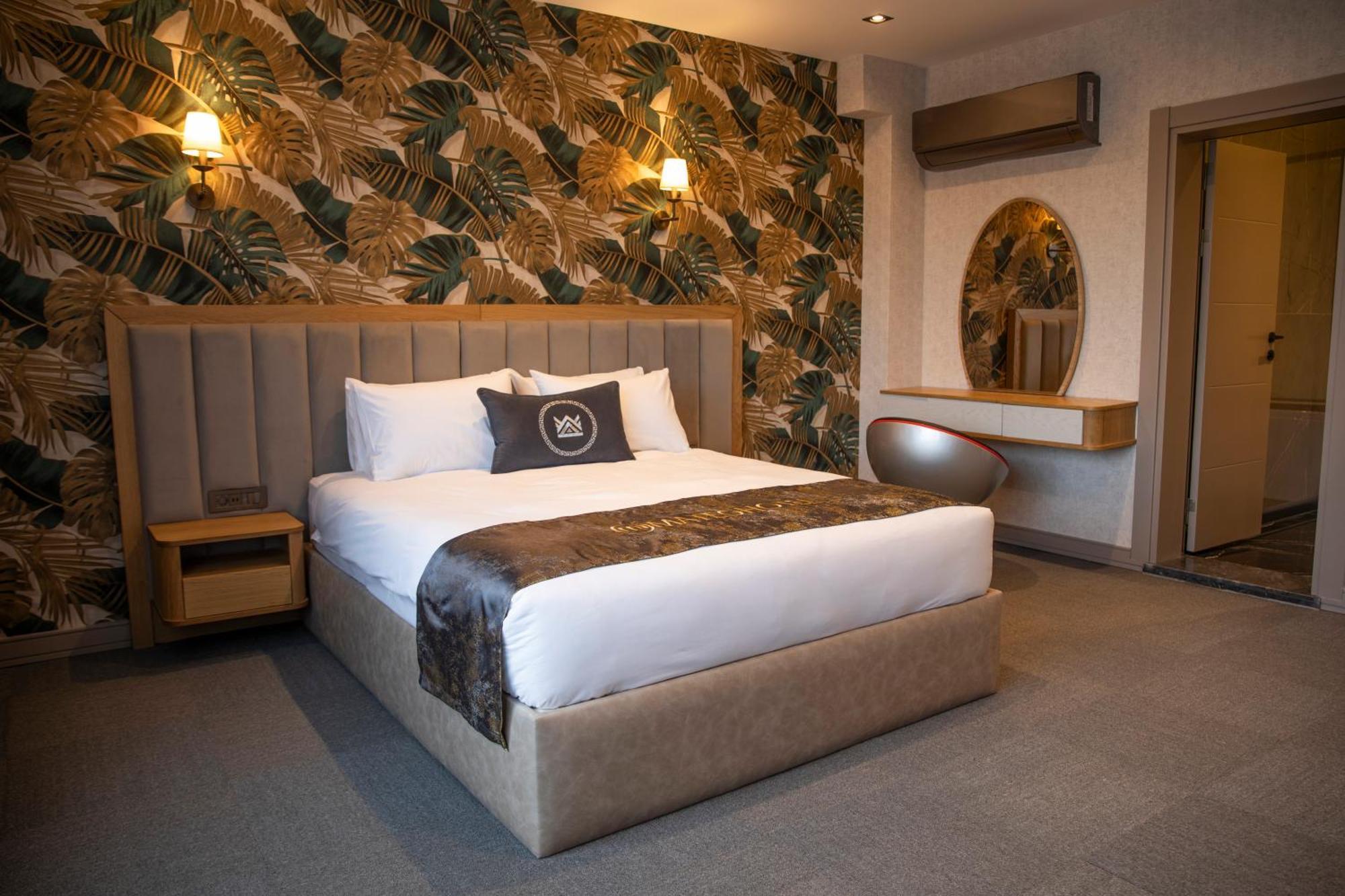 Mateo Hotel *