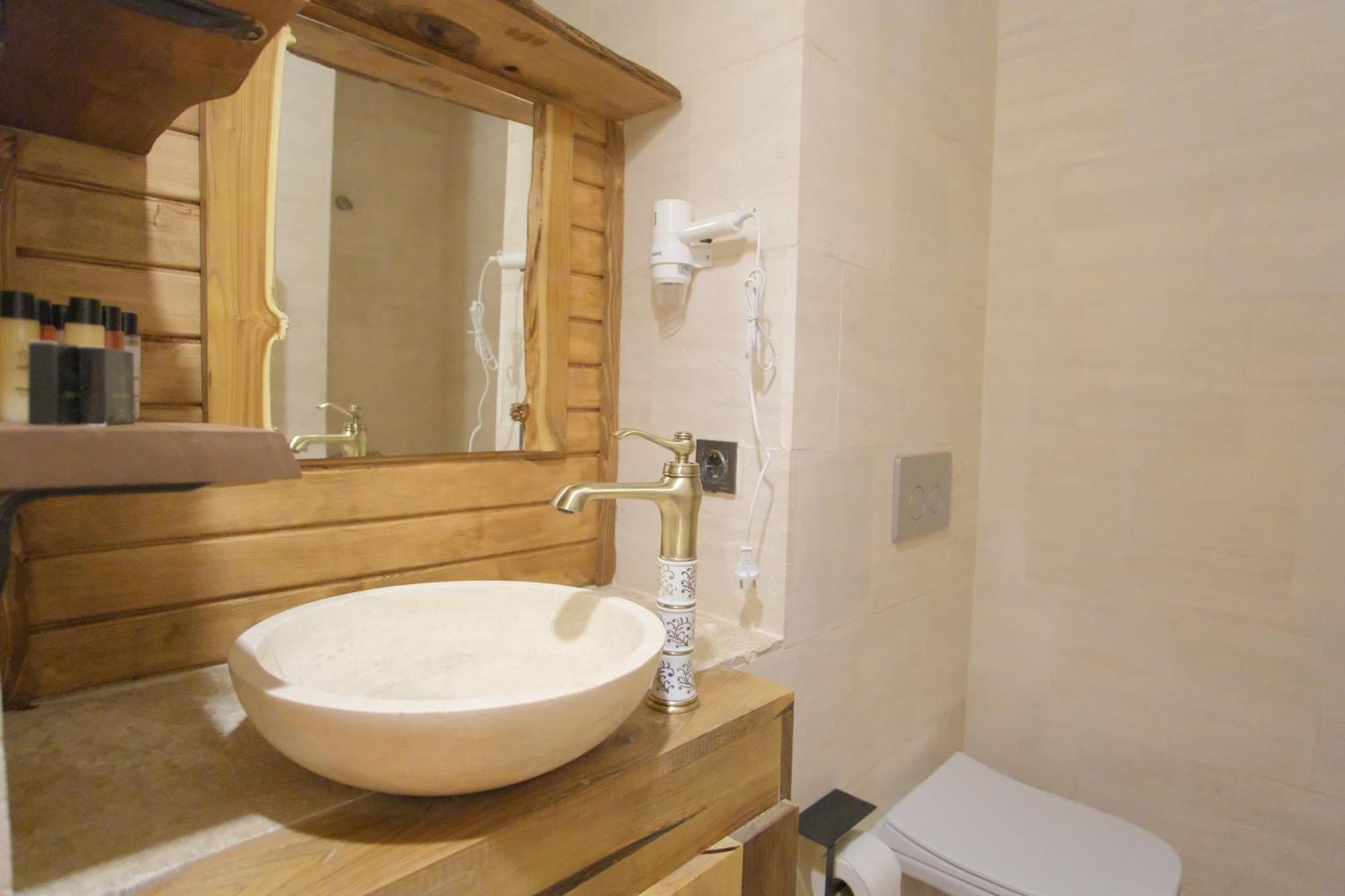 Euphoria Cave House Hotel *
