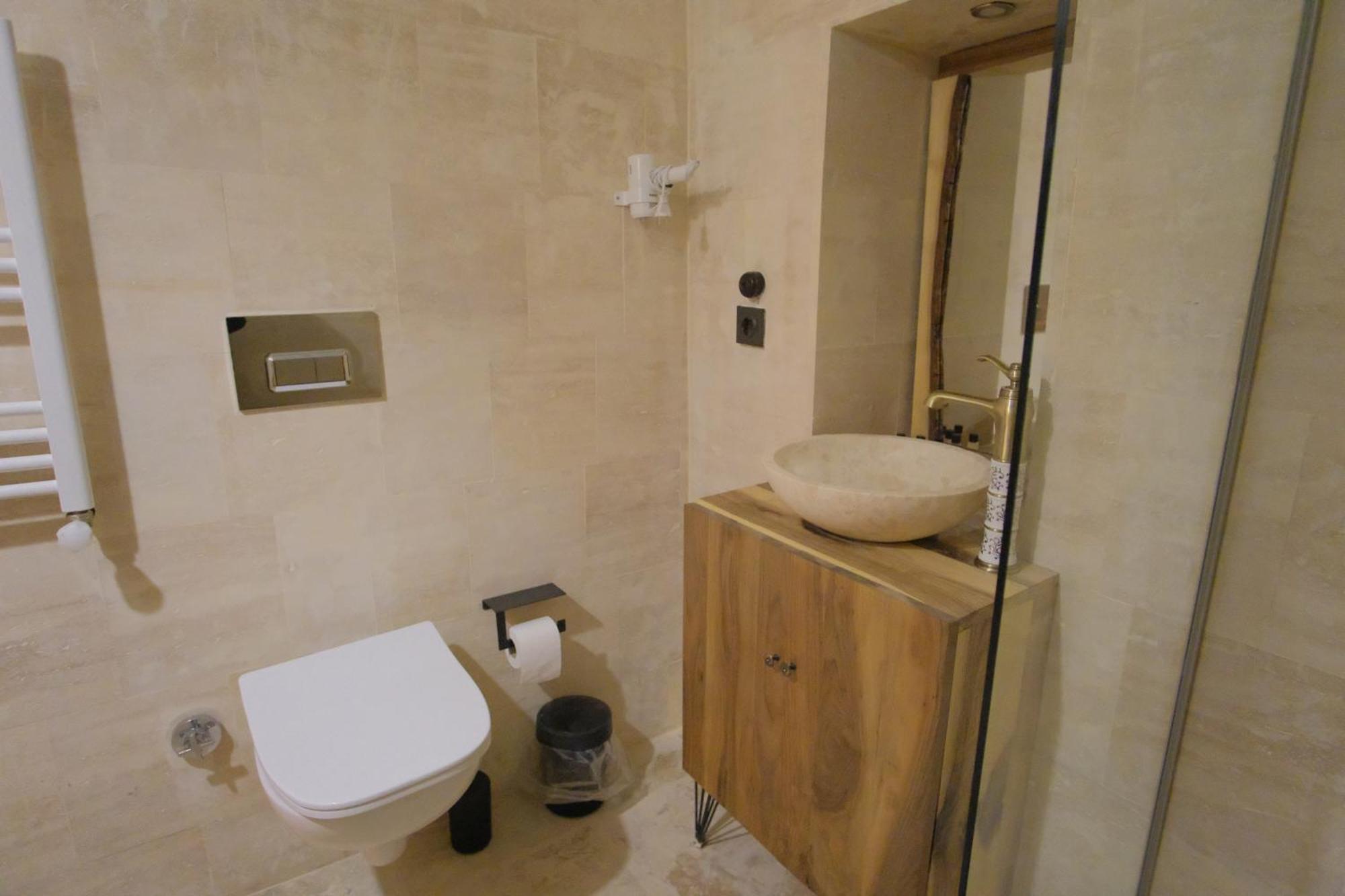 Euphoria Cave House Hotel