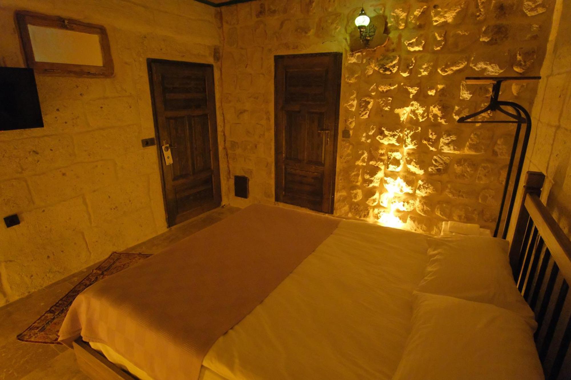 Euphoria Cave House Nar