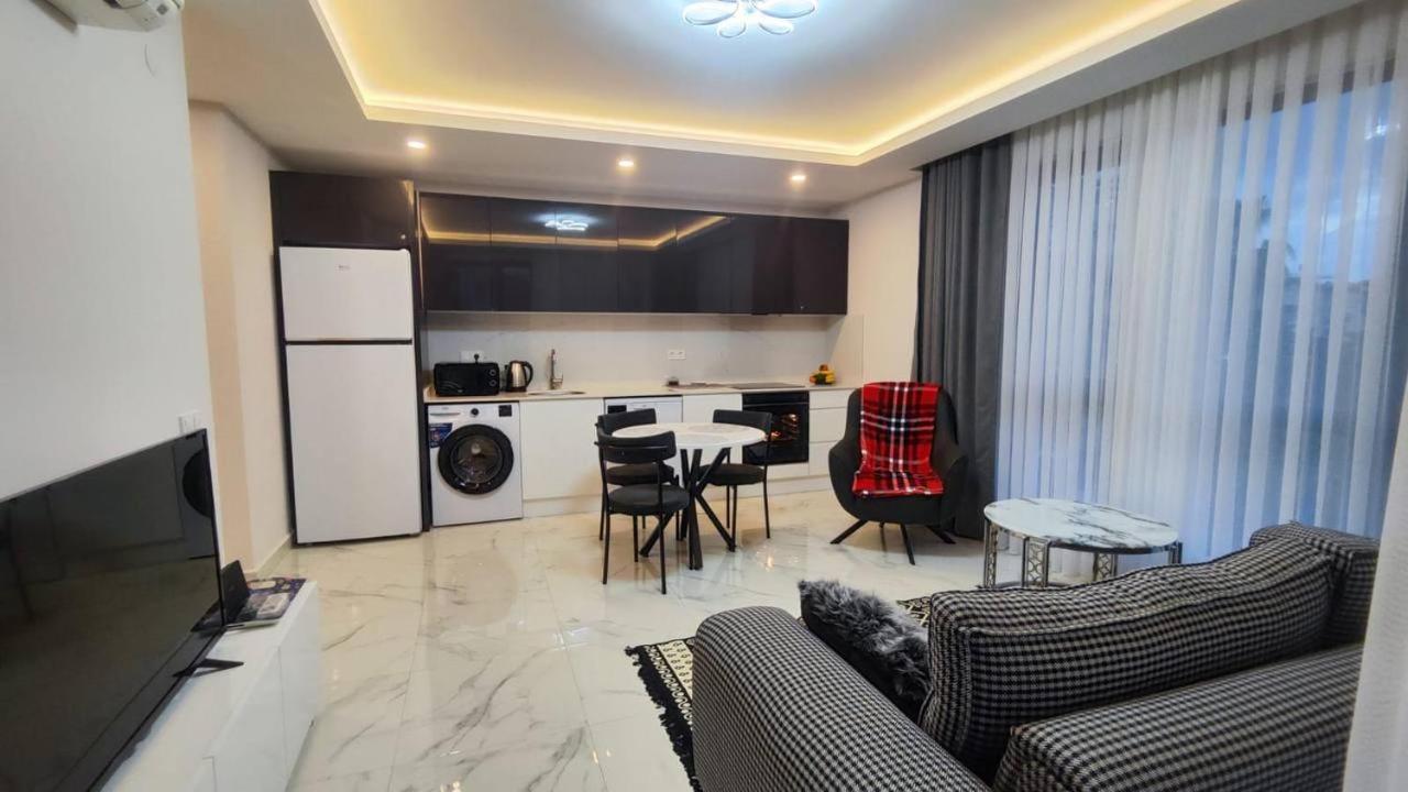 Sa Apartments! 150M To The Cleopatra Beach *