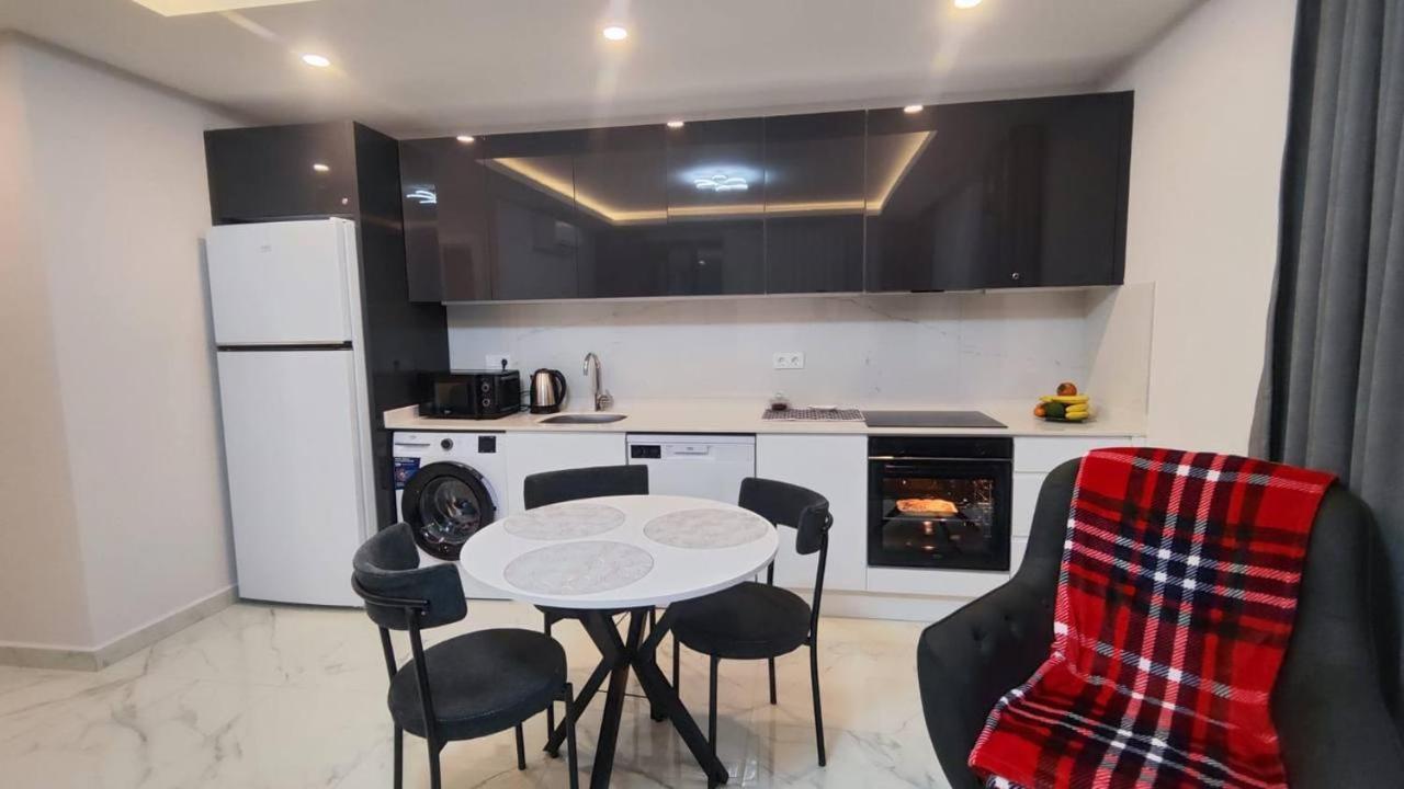 Sa Apartments! 150M To The Cleopatra Beach *