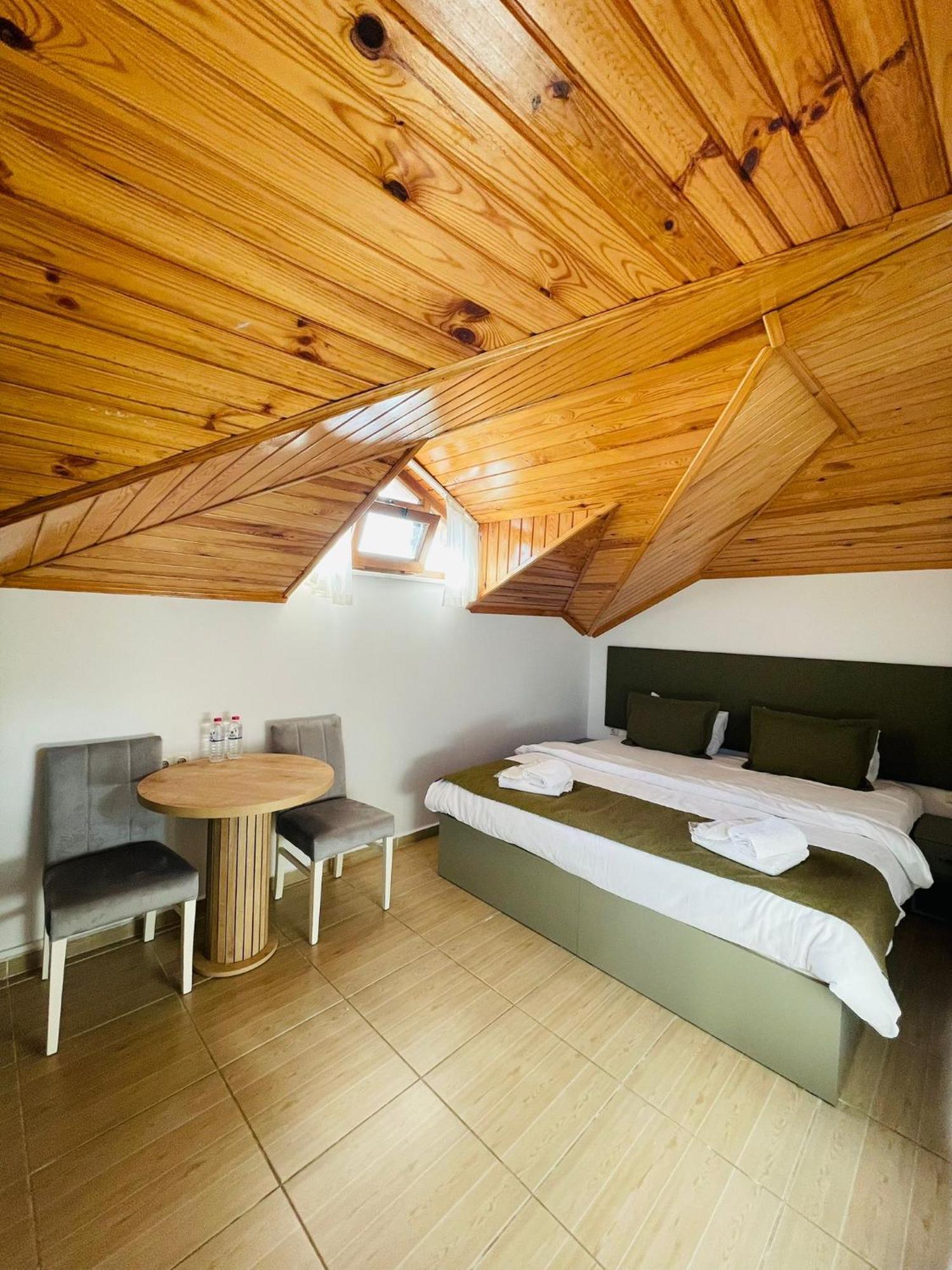 Hotel Manolyam