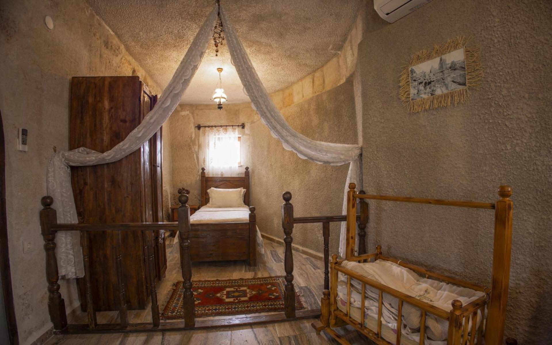 Maccan Cave Hotel