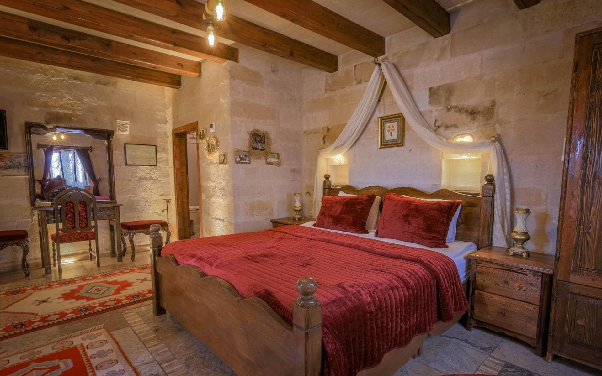 Maccan Cave Hotel