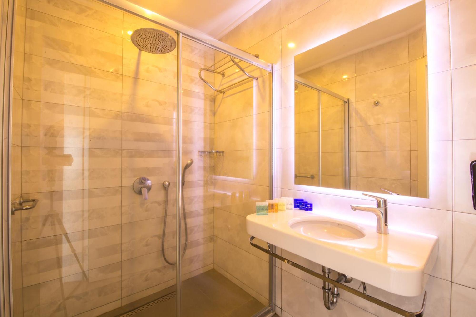 Sapphire Hotel 2*