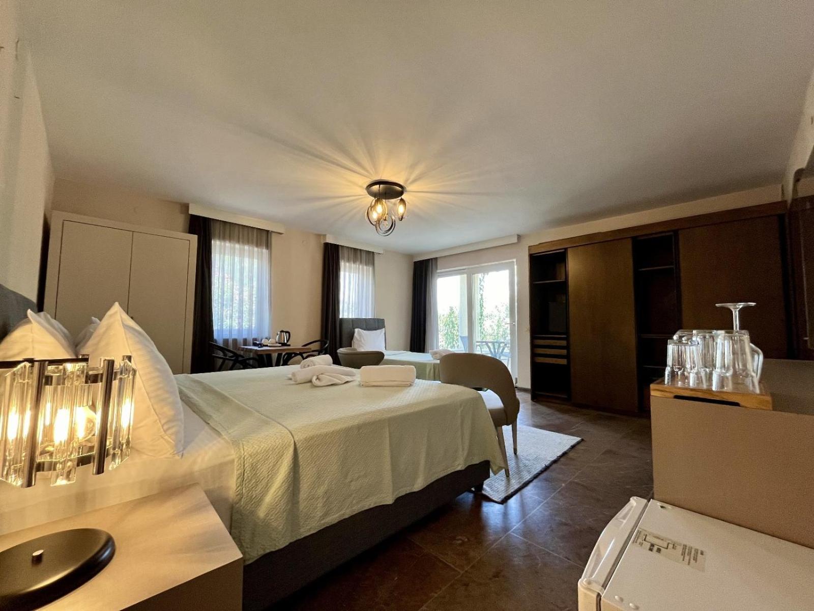 Hotel Farrys Boutique & Club - *