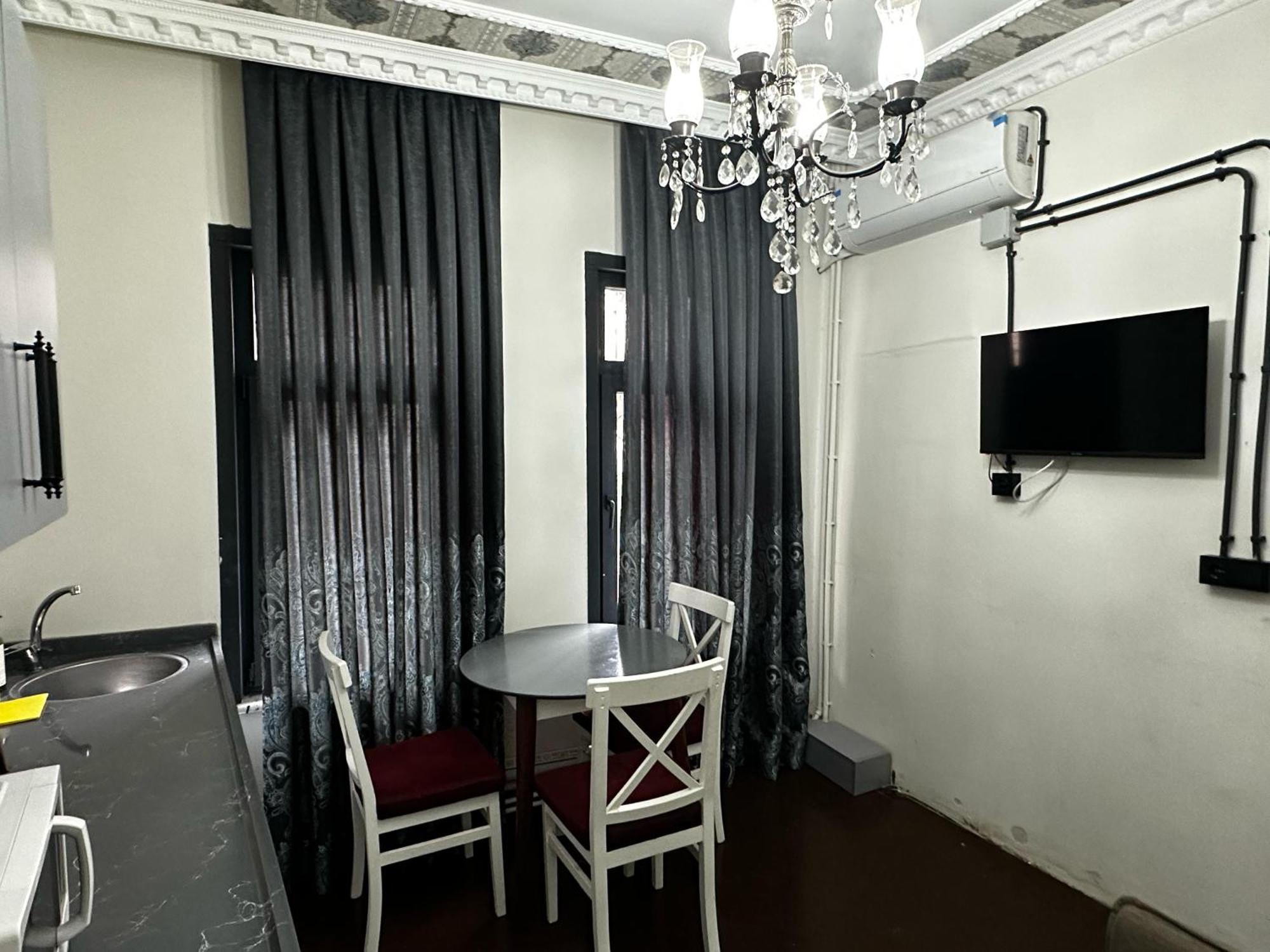 Seven Roses Apartment