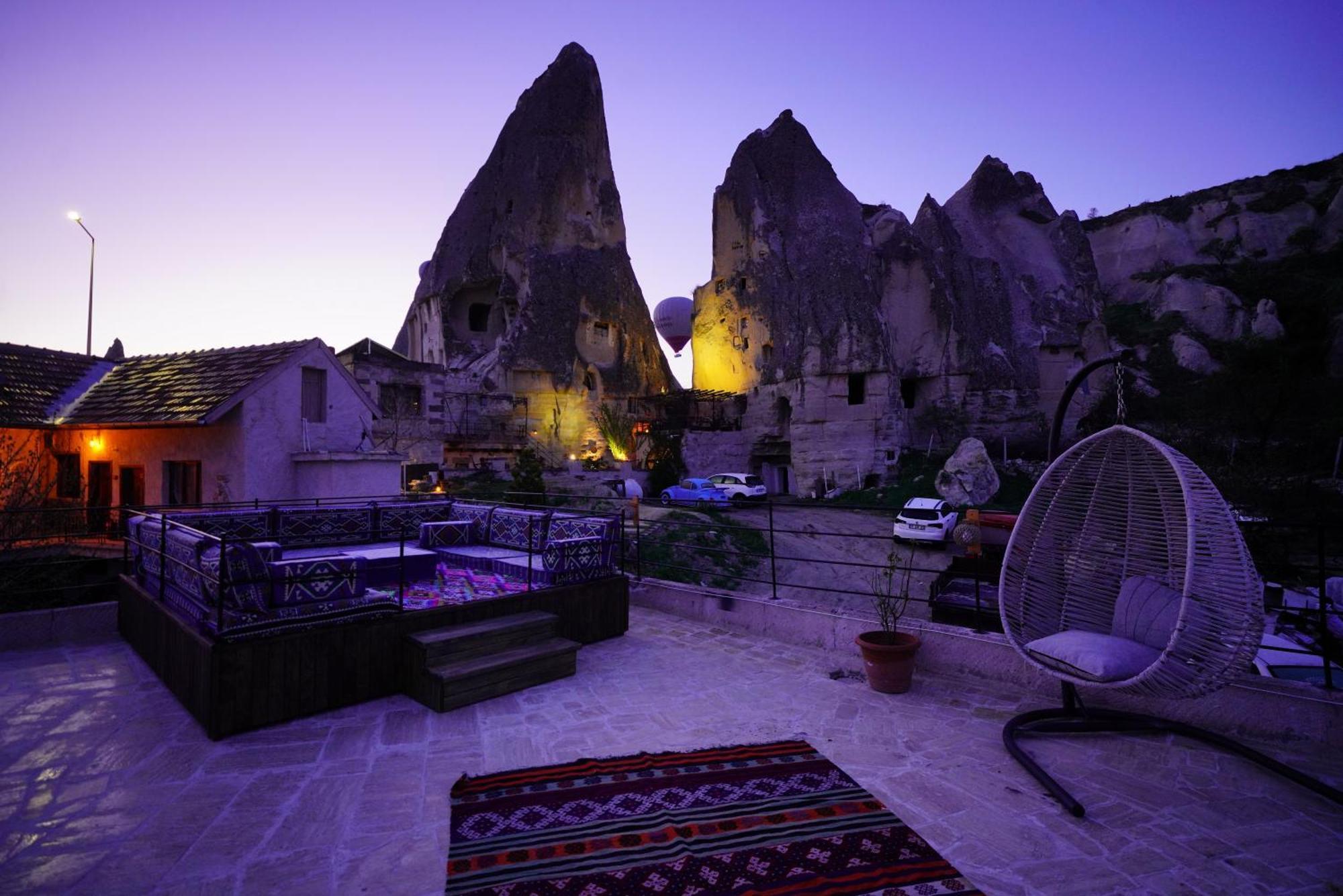 Glory Art Stone House Hotel
