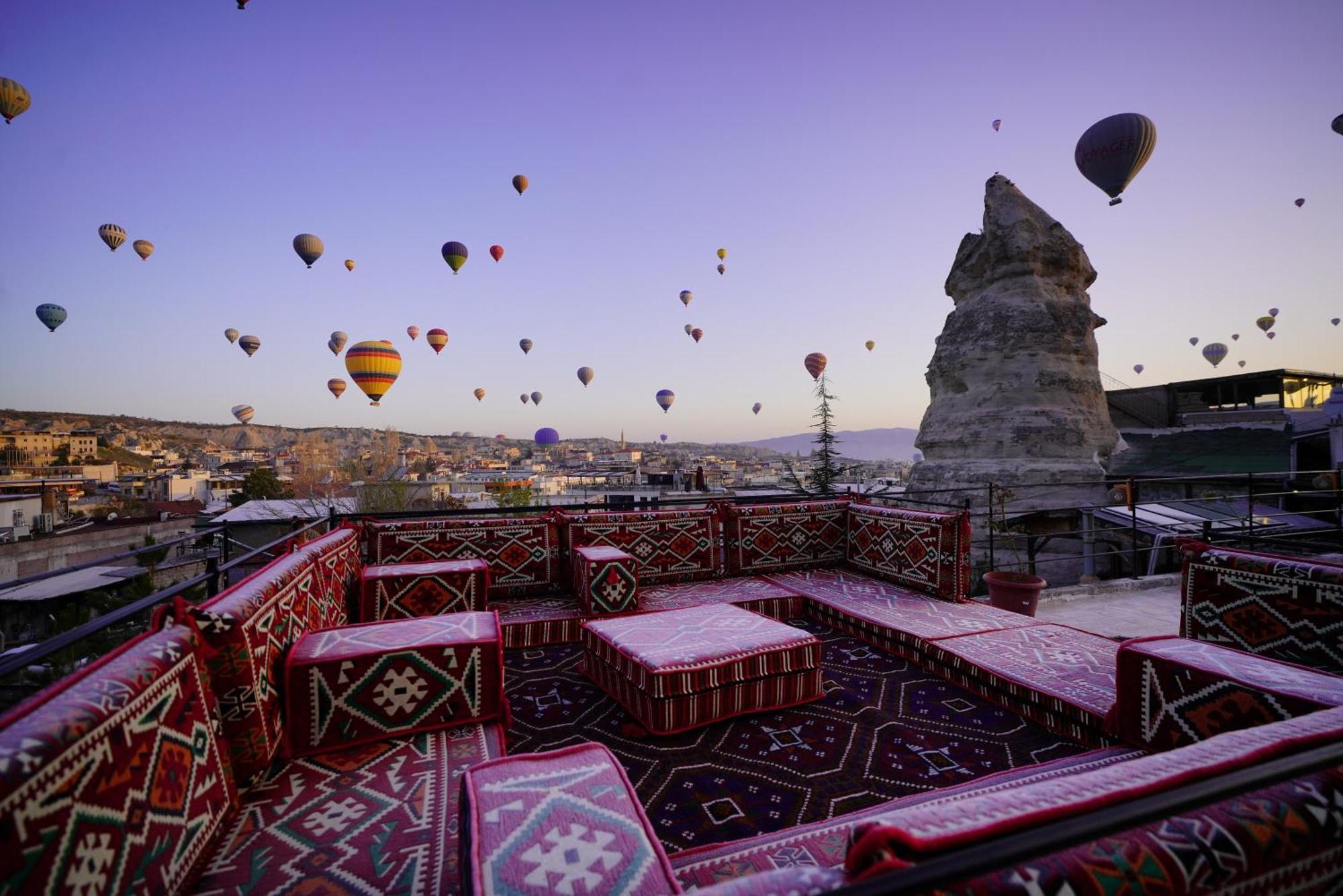 Glory Art Stone House Hotel *