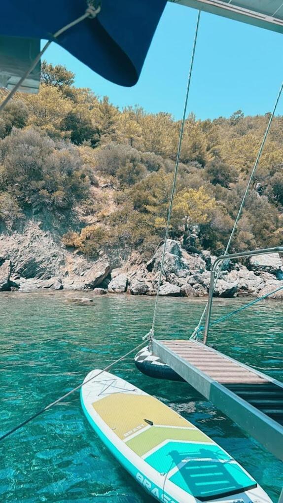 Botel 2-cottage Yacht With 2 Showers *