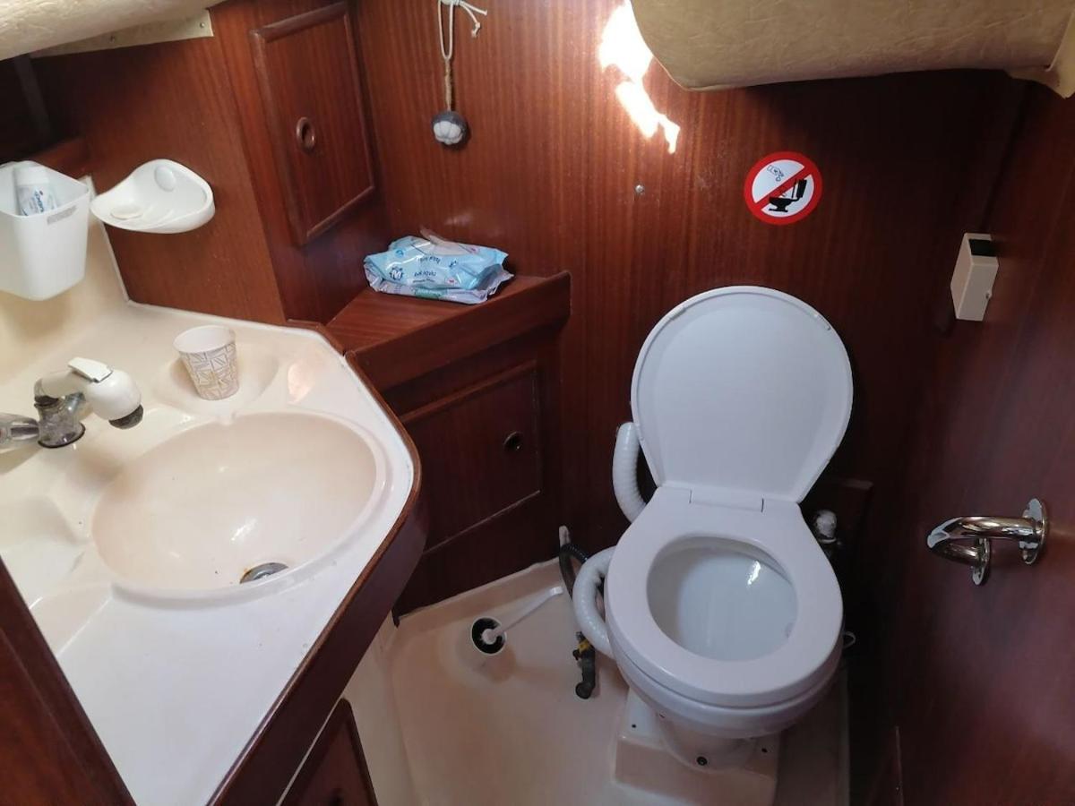 2-cottage Yacht With 2 Showers Botel