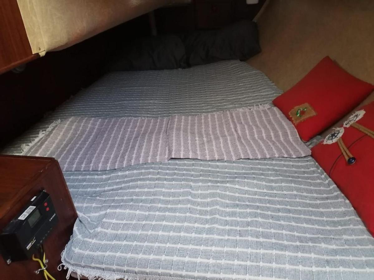 Botel 2-cottage Yacht With 2 Showers