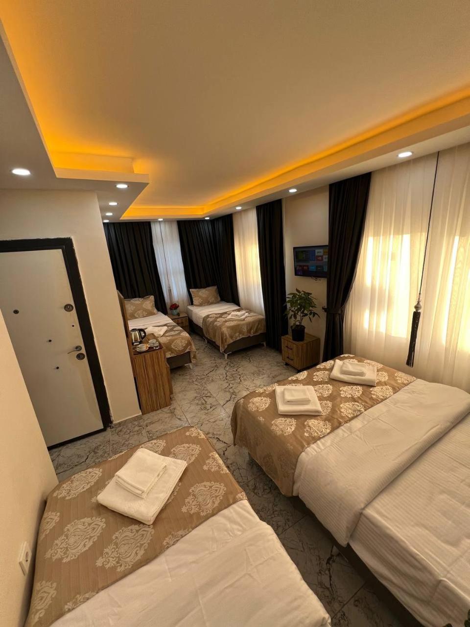 By Historia Hotel *