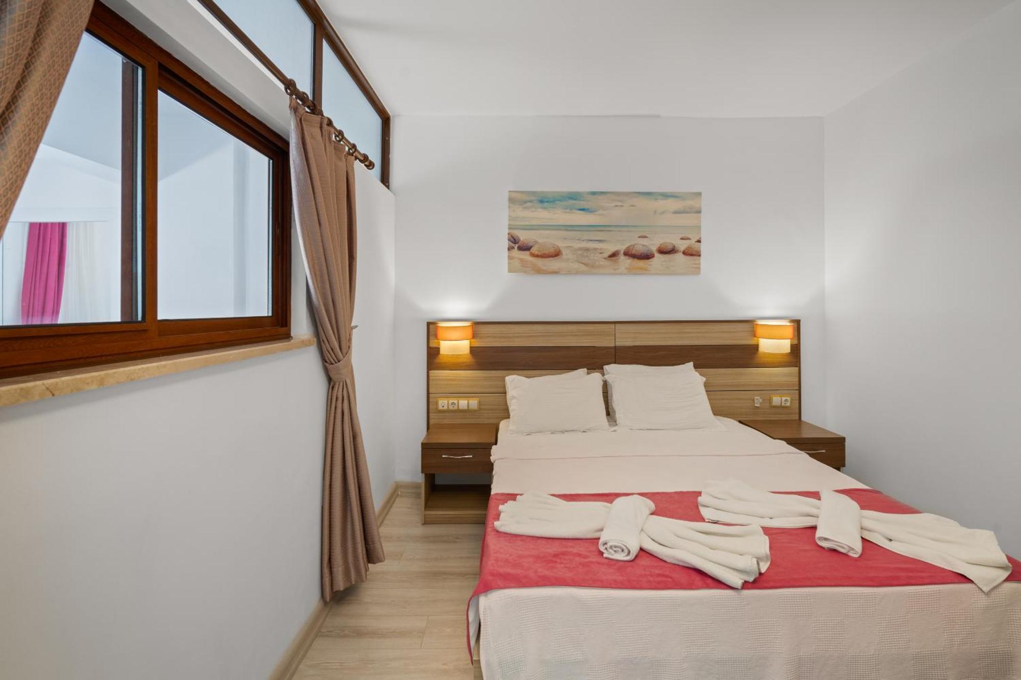 Hotel Eden Pyara