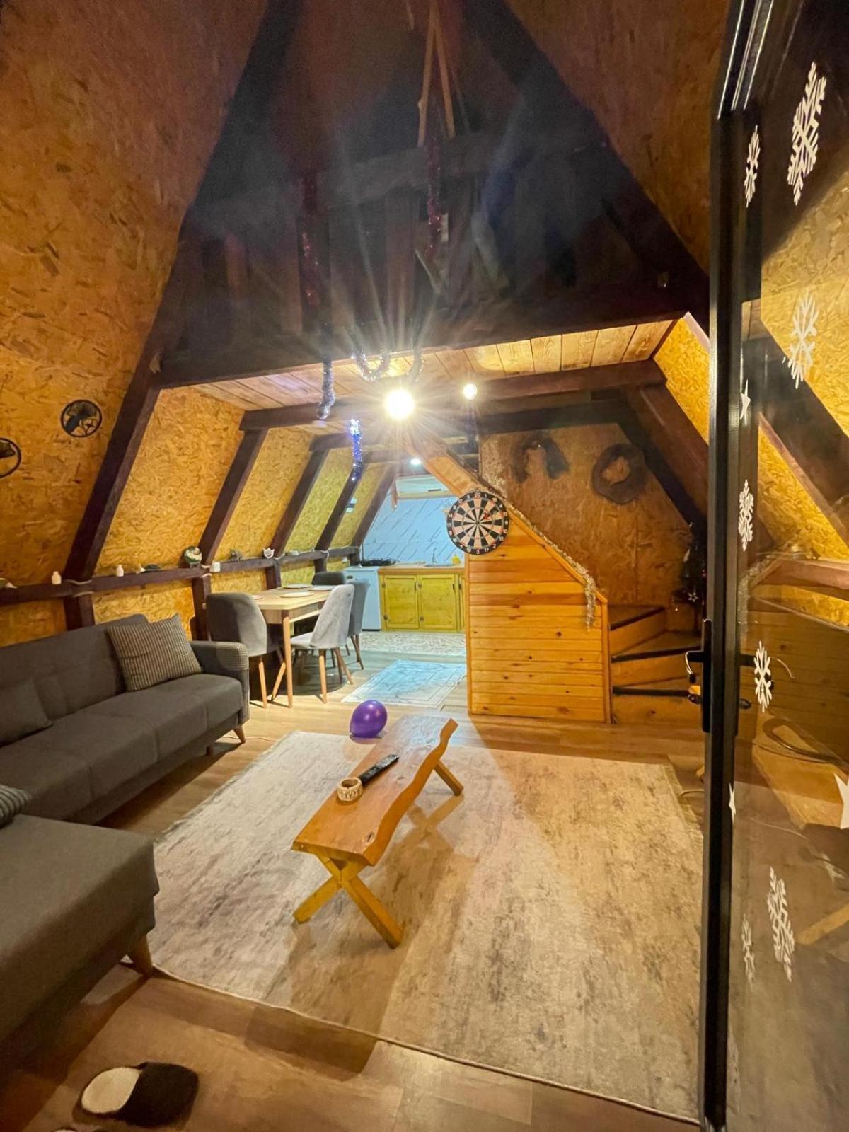 Luxury tent Riverside House *