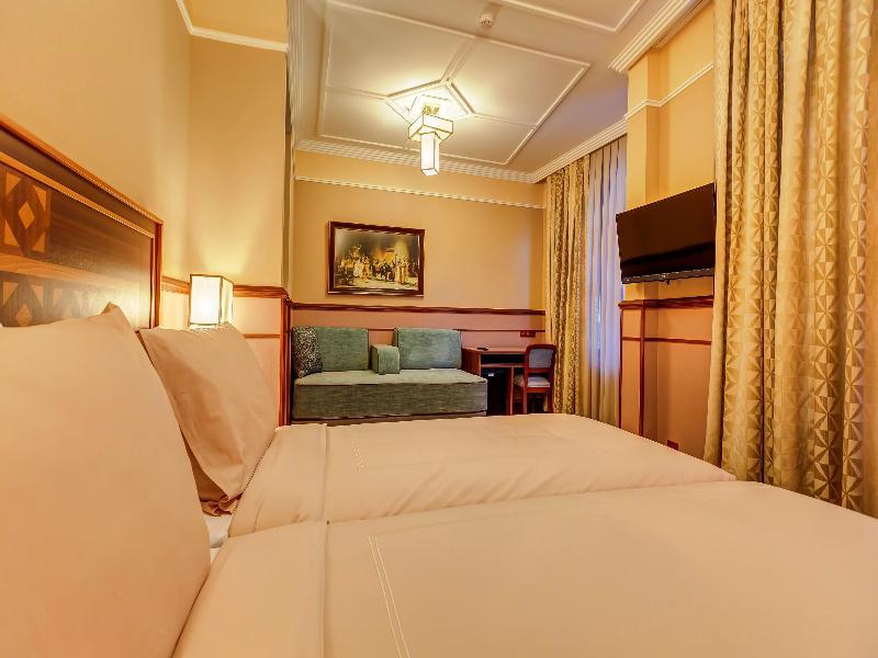 Lalahan Hotel 4*
