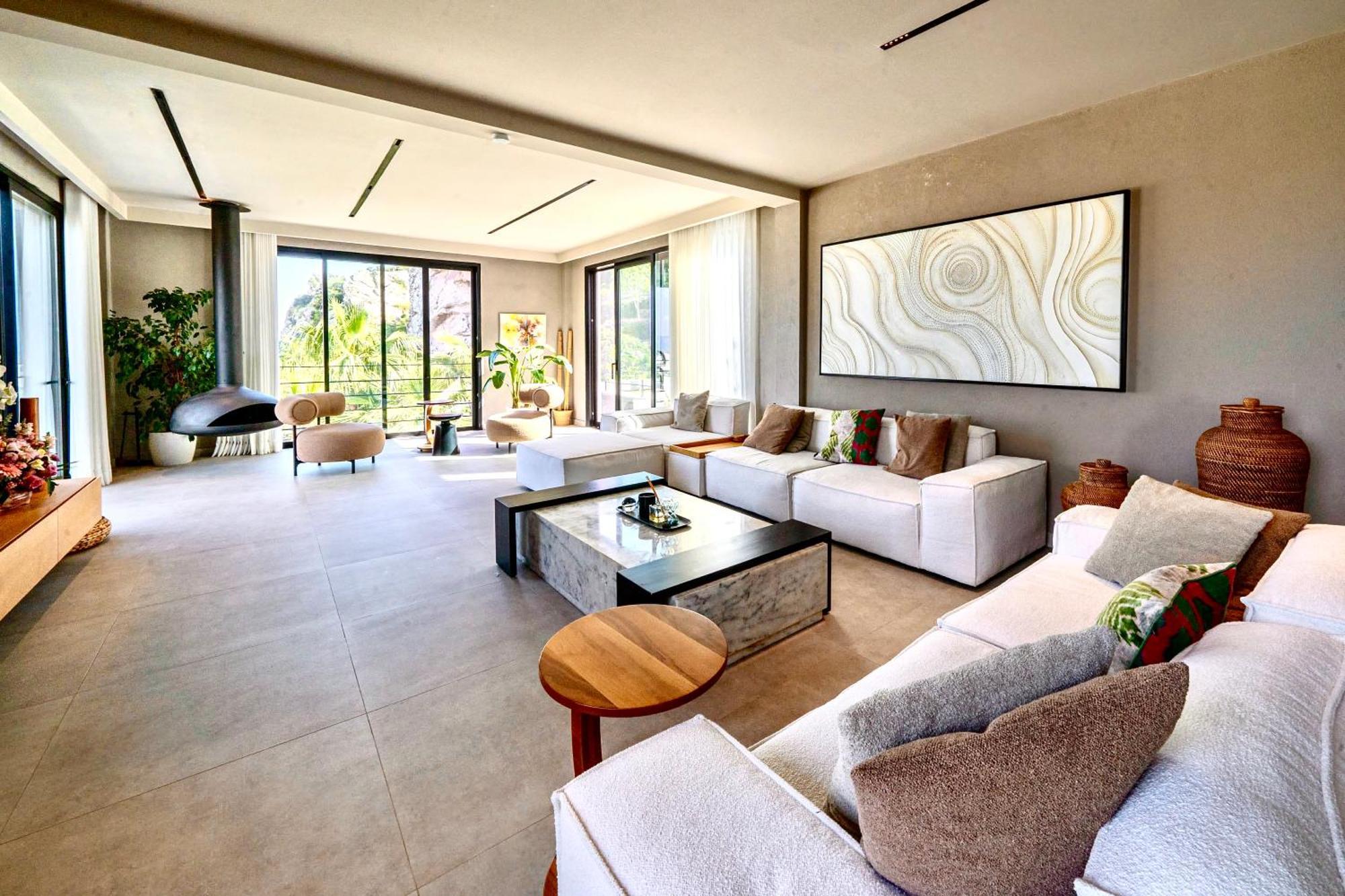 Villa Mansion With Sea And Rocks View, Housekeeper, Breakfast