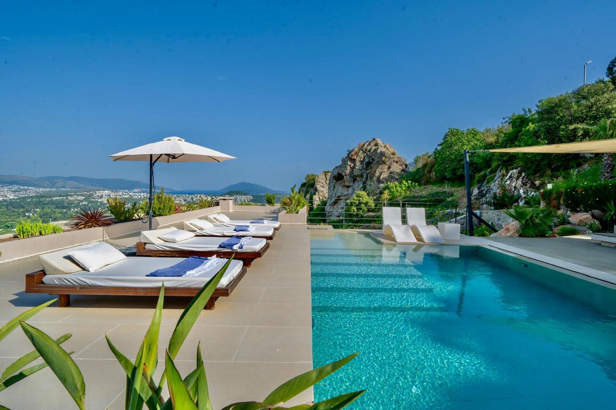 Villa Mansion With Sea And Rocks View, Housekeeper, Breakfast Bitez