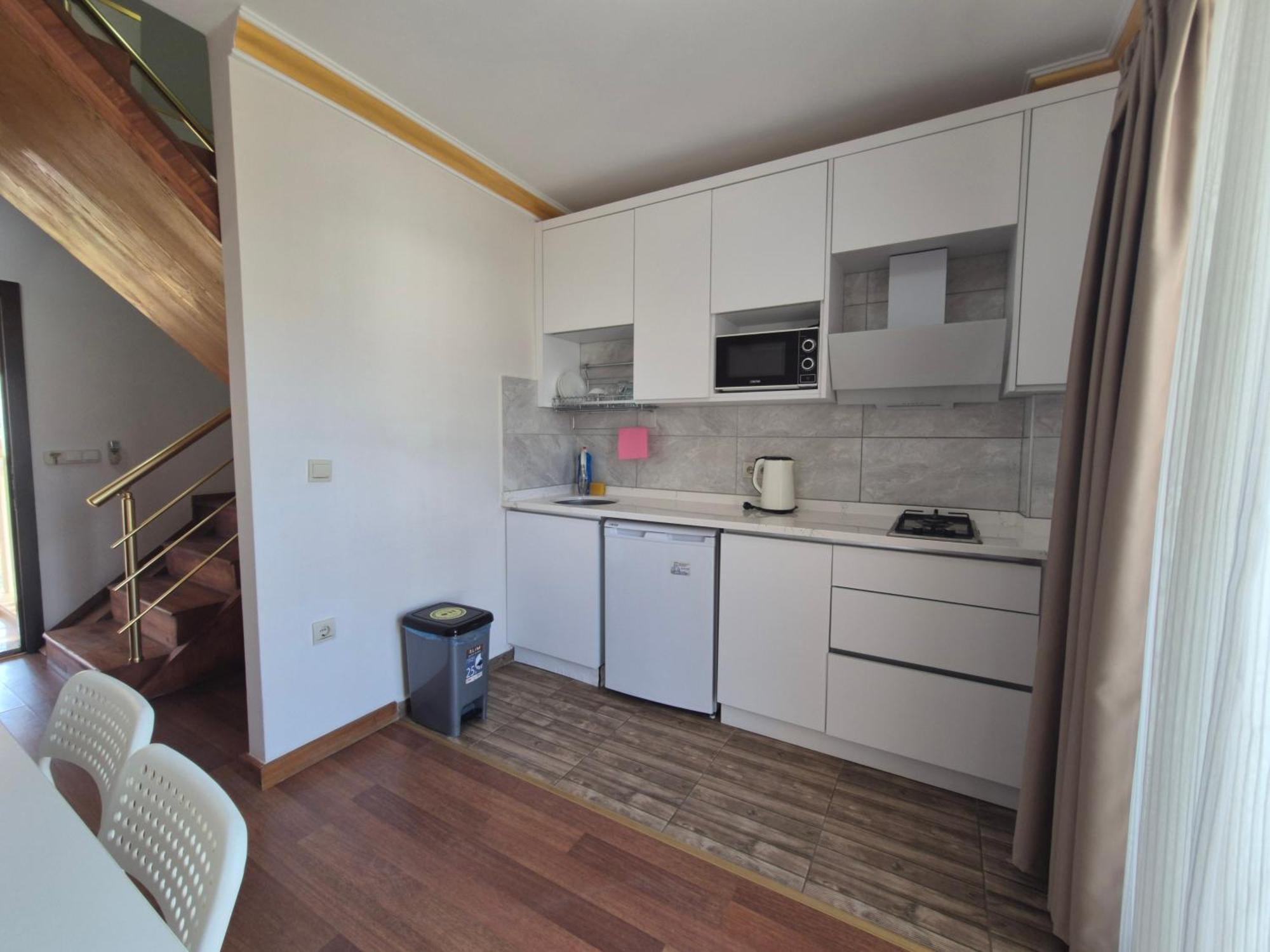 Dinara Hotel 2*