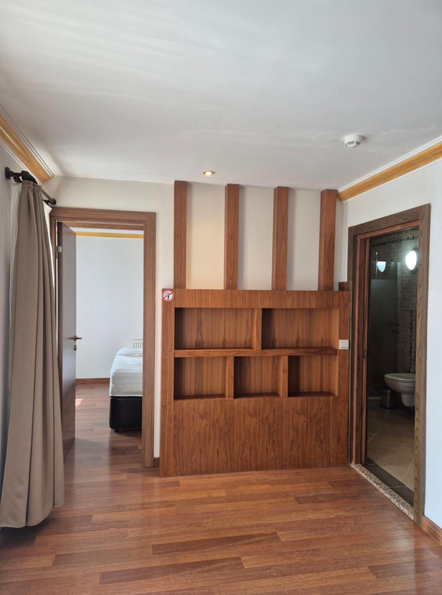 Dinara Hotel