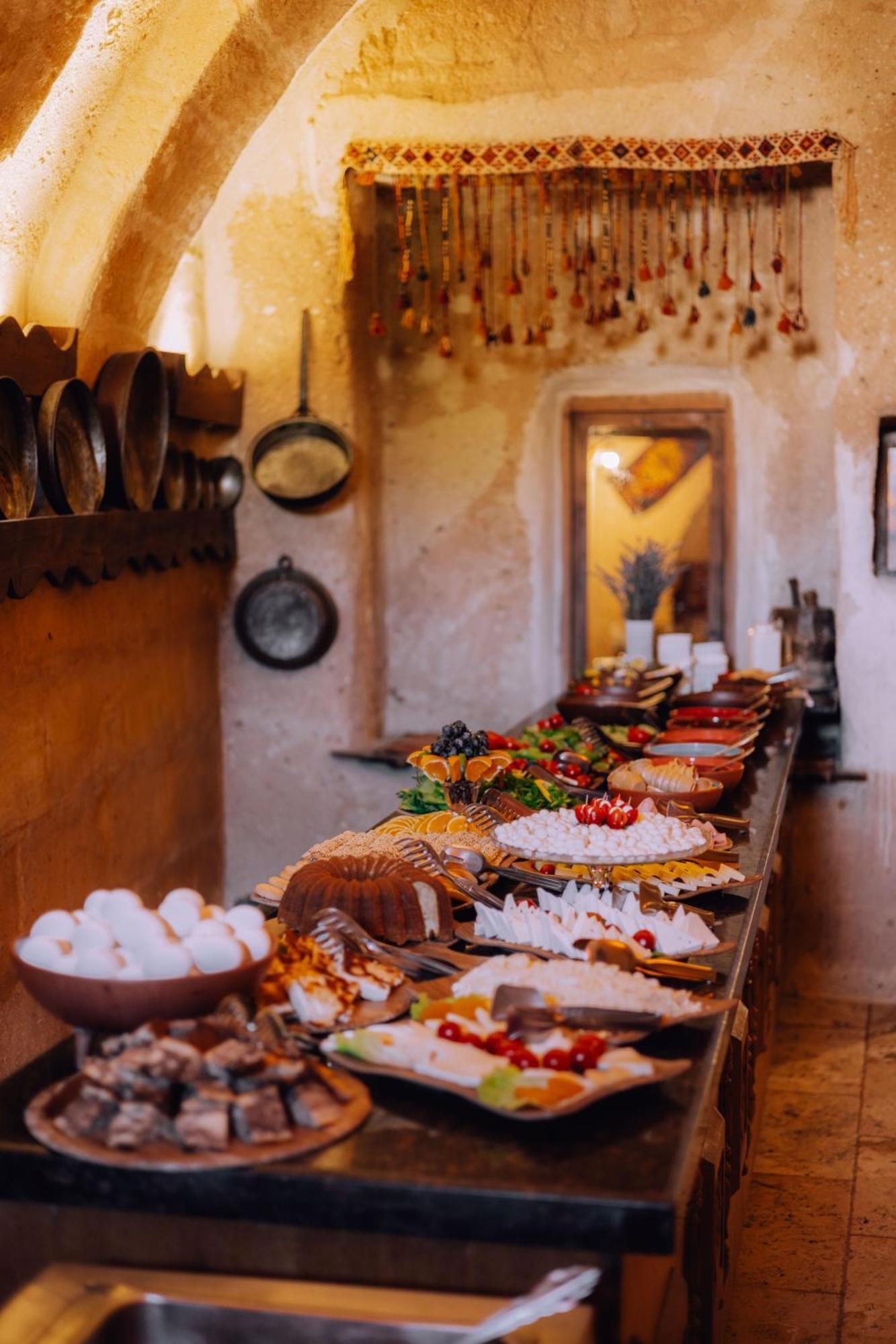 Hotel Melis Cave