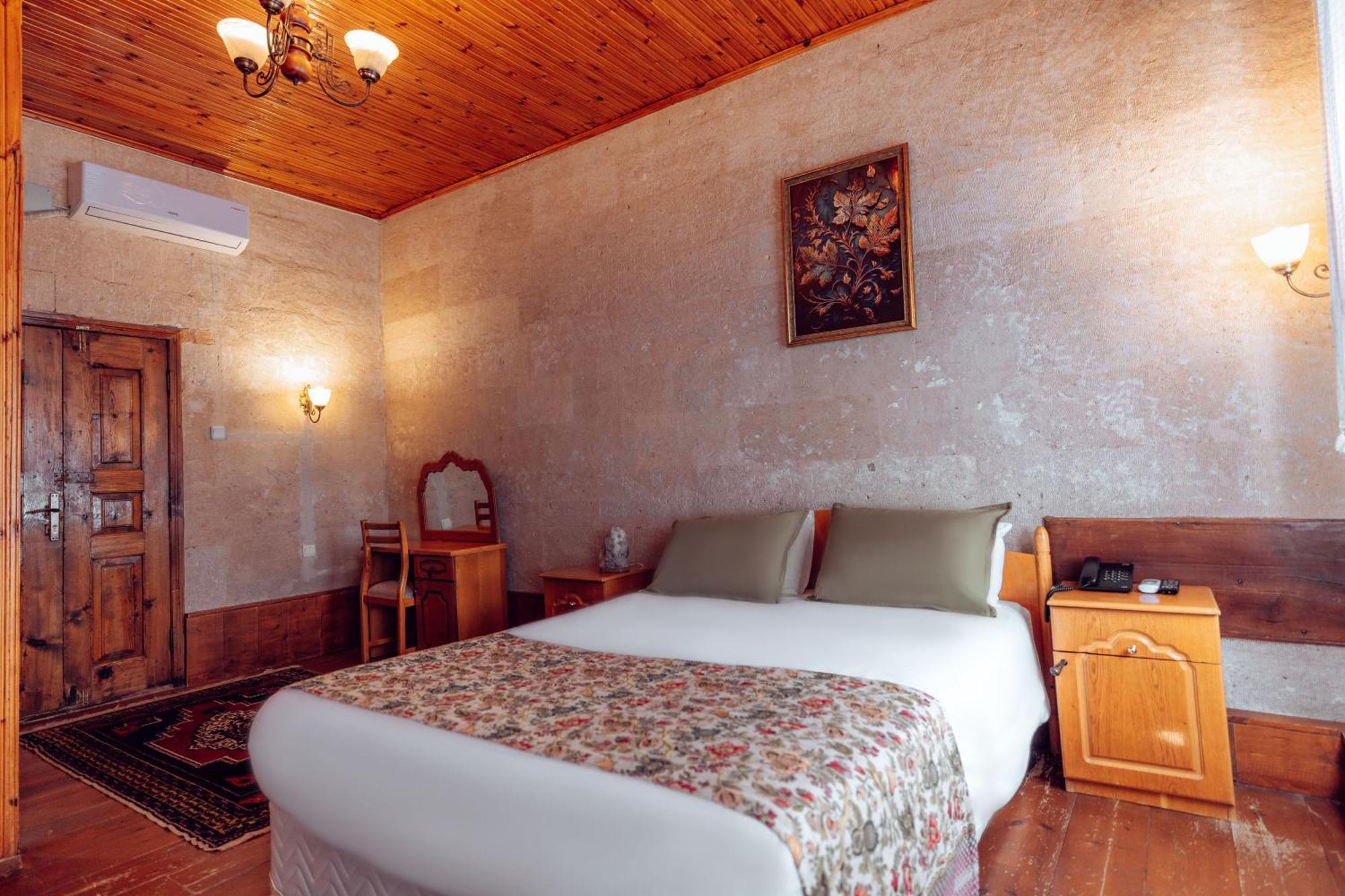 Hotel Melis Cave