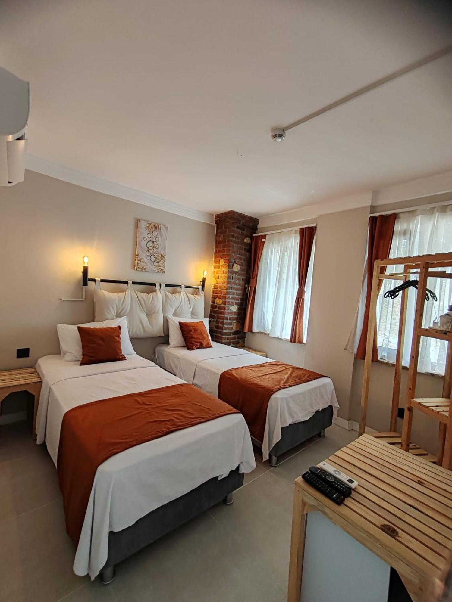 Aim Hotel *
