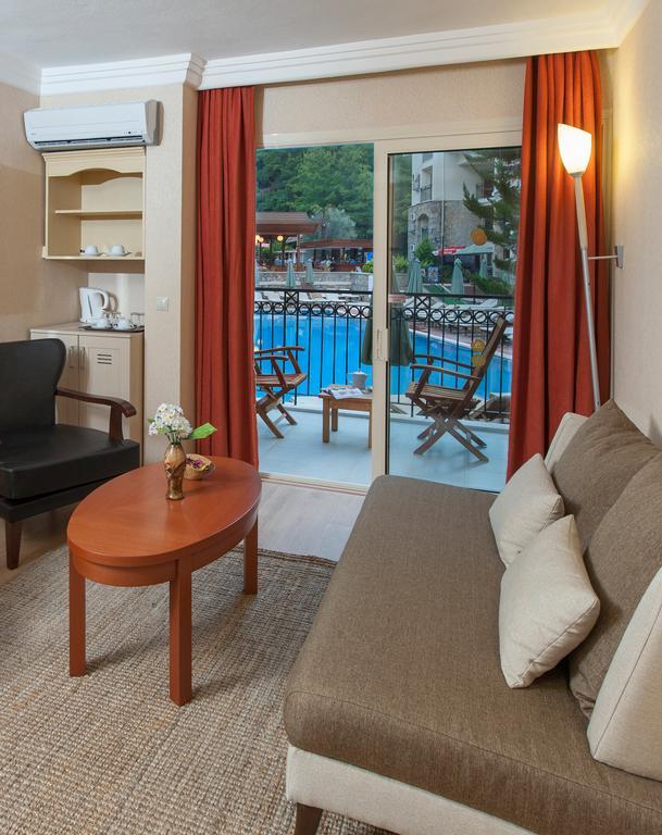 Julian Forest Hotel 4*