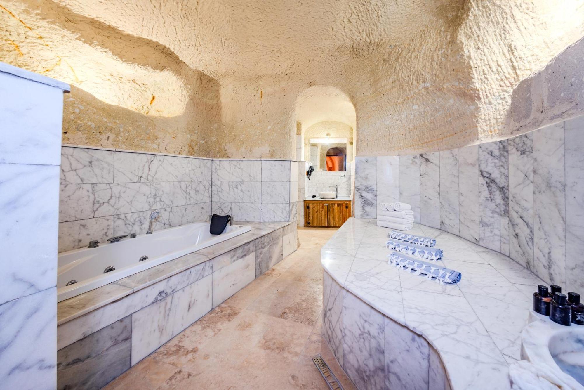 Hotel Mdc Cave